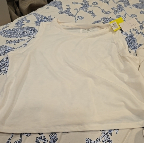 ❤️10/$40 New All In Motion Tank White Sleeveless Top - Picture 1 of 2